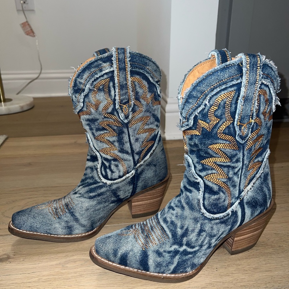 Dingo y’all Need Dolly Western Boot